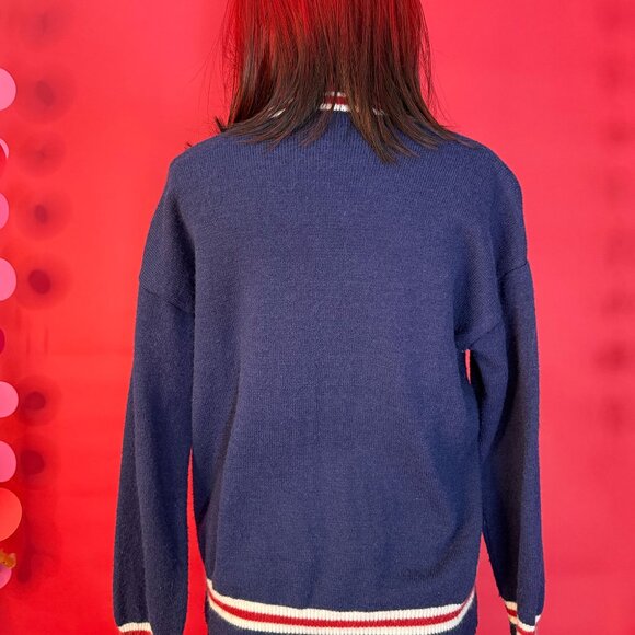 Vintage Cat & Bear Sweater Duo — Whimsical Pre-Loved Knitwear from Sparkpick 🃏 - Picture 10 of 12